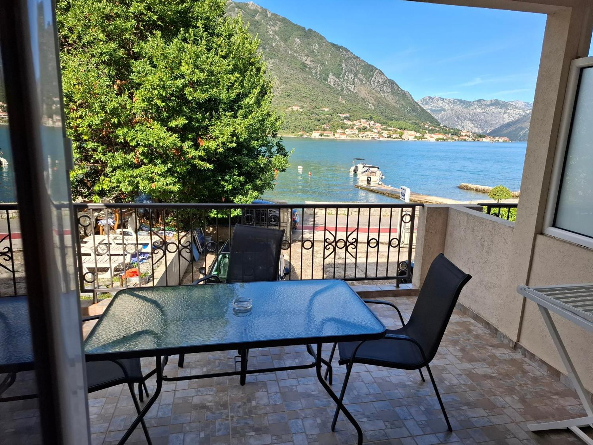 Apartments Pejanovic Котор Екстериор снимка